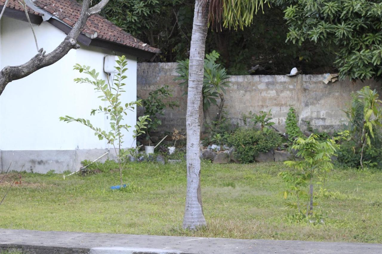 Coconut Beach Bungalows & Warung 2 Amed  Exterior photo